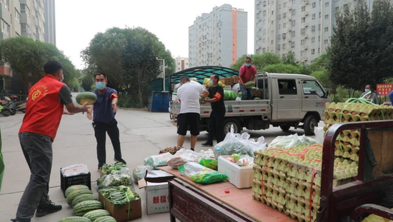 新疆库车市:生活物资充足 配送到点到户